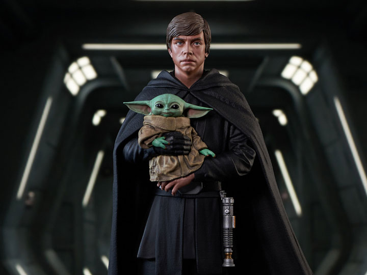 STAR WARS PREMIER COLLECTION MANDALORIAN LUKE & GROGU STATUE