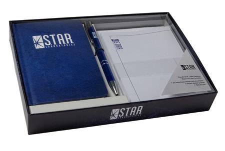 0926MP0965 DC COMICS STAR LABS DESKTOP STATIONERY SET (WITH PEN)